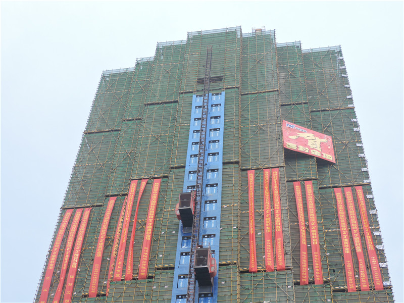 喜報！中冶南方國際社區(qū)一期南區(qū)住宅四標(biāo)段項目喜封金頂！