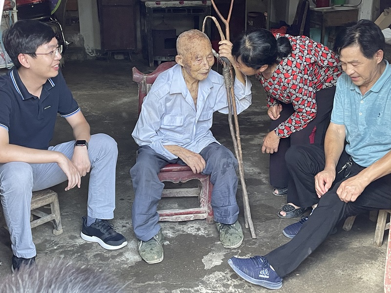 區(qū)人大代表、集團(tuán)副總馮小龍走訪潘塘福利院為老人送關(guān)懷