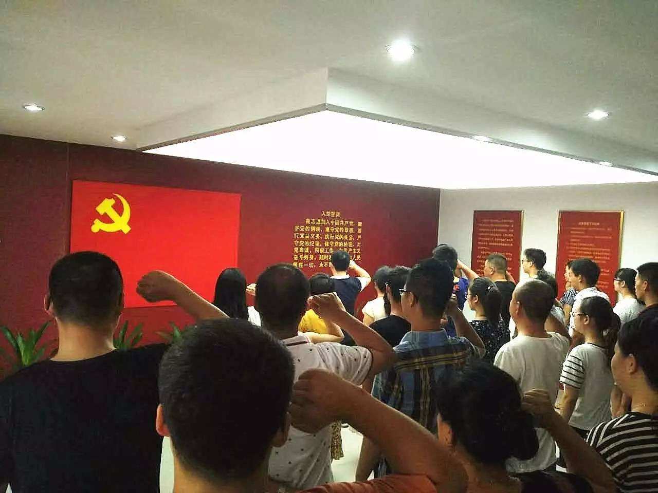 熱烈祝賀程國正、陳凱加入中國共產(chǎn)黨！